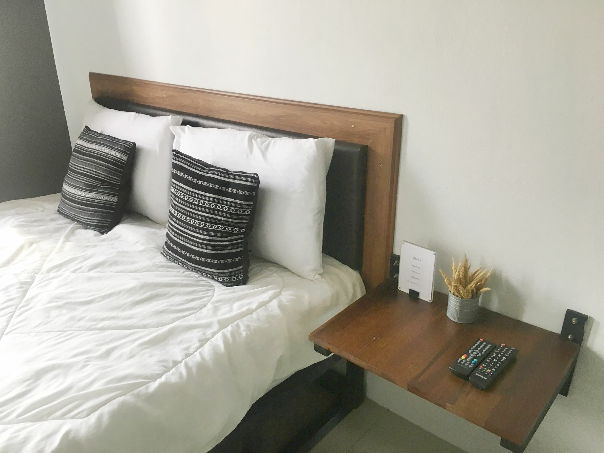 The Room Apartment Сурат-Тхані Екстер'єр фото